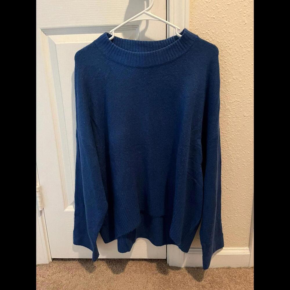 Sweater - Picture 1 of 3